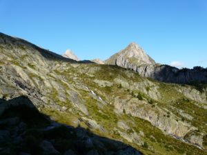 Le Vette Dei Pirenei Sopra Saint-Jean-Pied-De-Port — Partenza Della Tappa 1 Del Cammino Francese