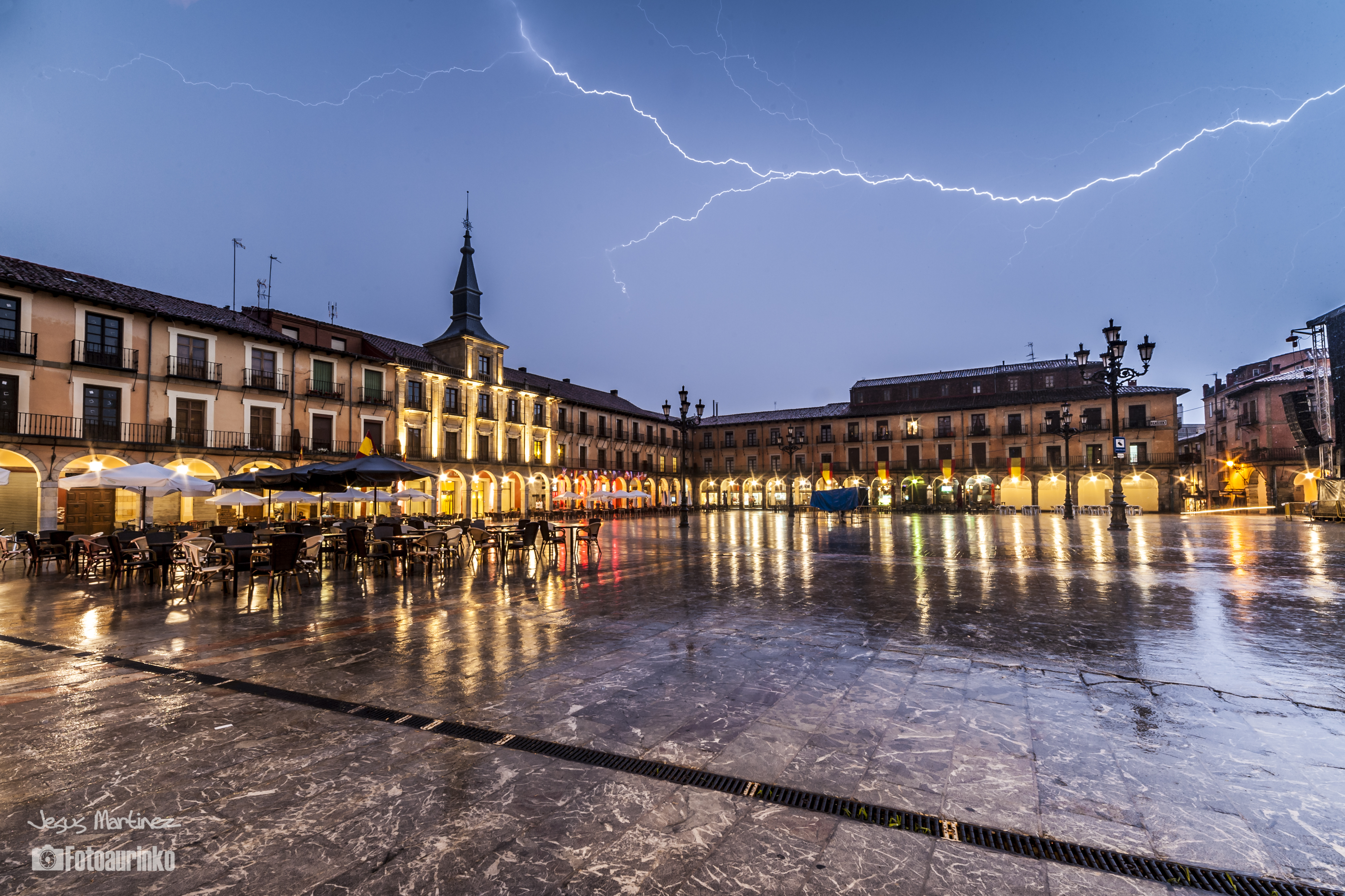 Plaza Mayor De León