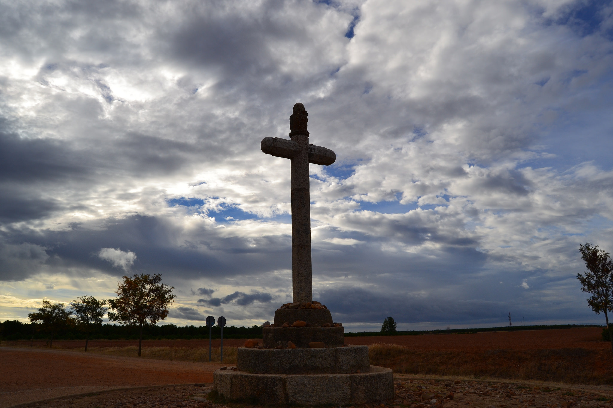 Etapa 9: De León A Astorga 7 A Cruz De Santo Toribio Com A Primeira Vista De Astorga, Etapa 9 Do Caminho Francês