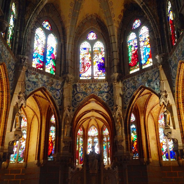 Etapa 9: De León A Astorga 13 Os Vitrais Do Palácio Episcopal De Gaudí Em Astorga